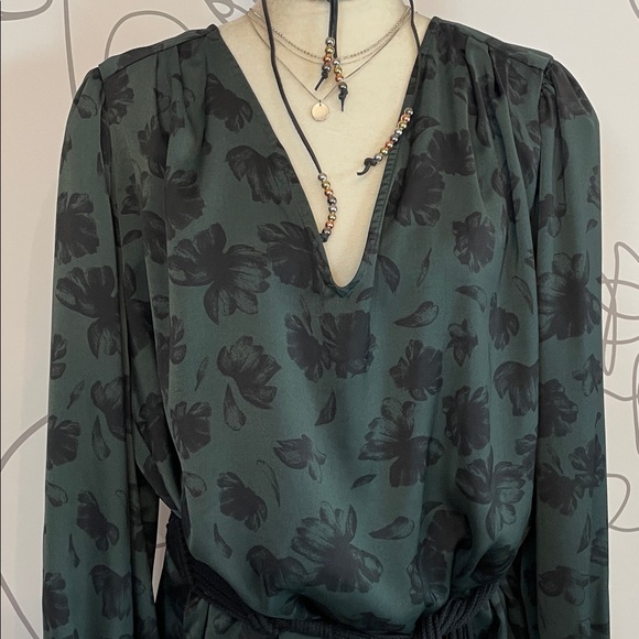 Ava & Viv - Black Floral Design on a Dark Green Blouse size 3X - Picture 8 of 10